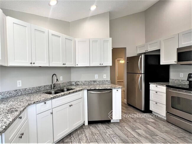 Foto del edificio - 7001 Ashbrook Ln.