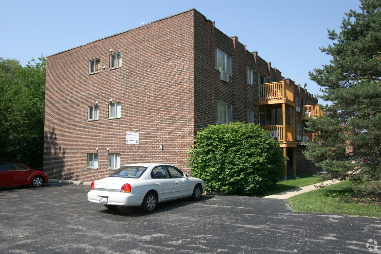 Building Photo - 729 Strom Dr