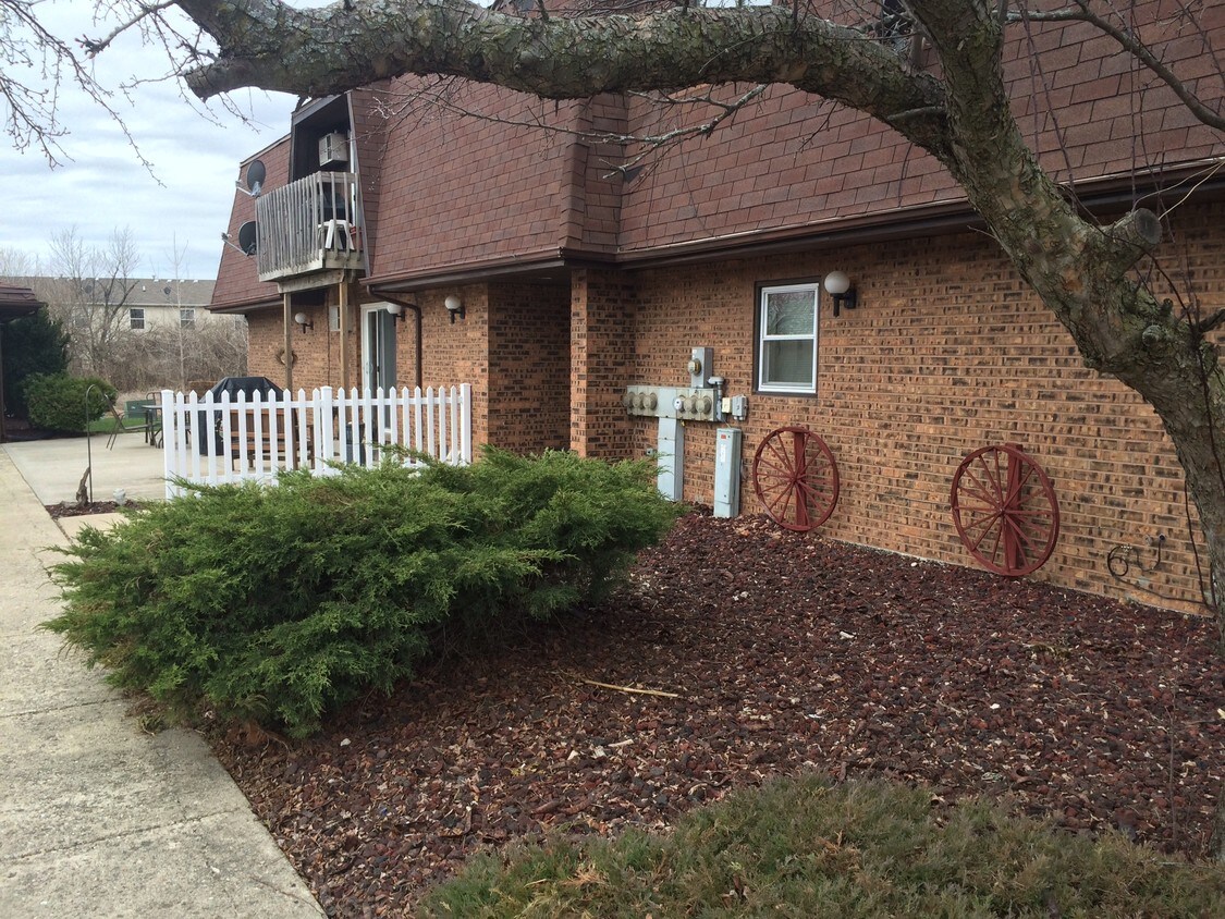 Main Entrance - 235 Woodrow Ave