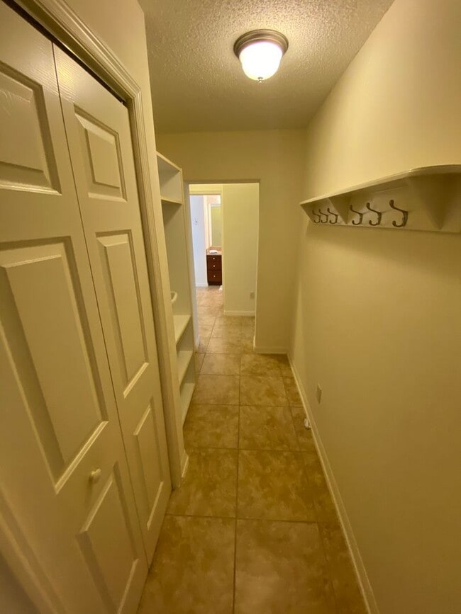 Foto del edificio - SEASONAL or ANNUAL LEASE. Large 4 Bed + 4 ...