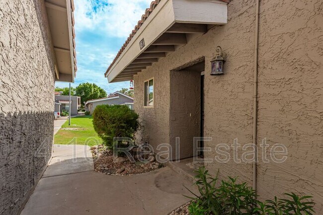 Foto del edificio - 405 E Linda Ln