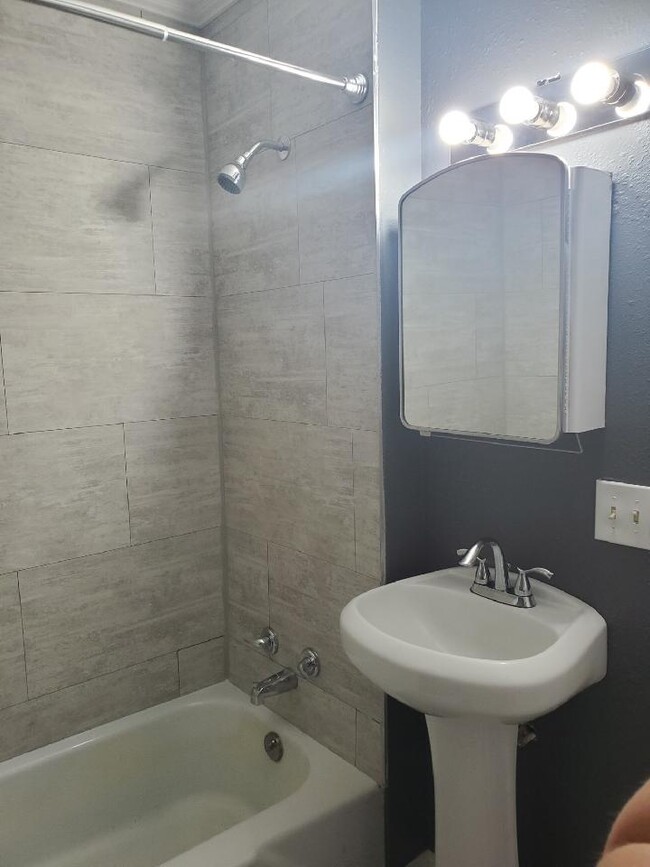 Renovated bathroom - 304 Squire Ave