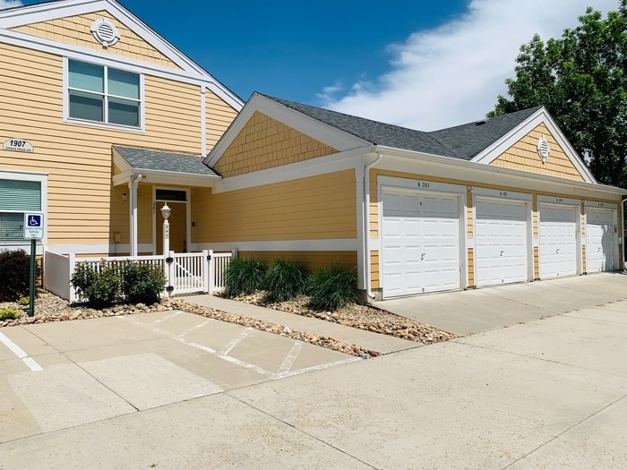 Primary Photo - 2 Bedroom, 2 Bath Condo with an attached g...