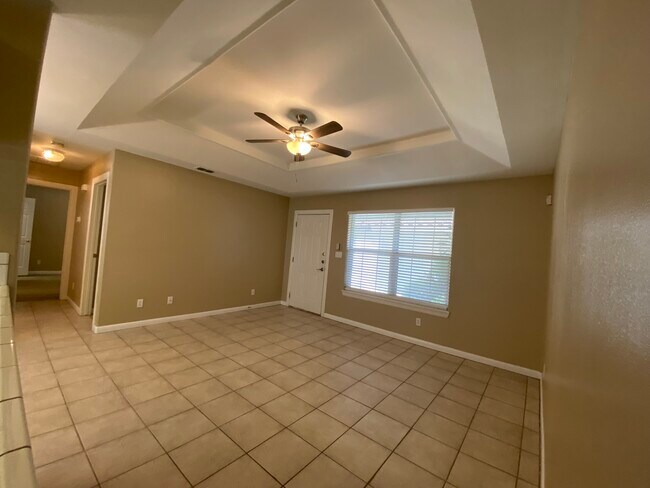 Building Photo - 1209 Swallow Ave