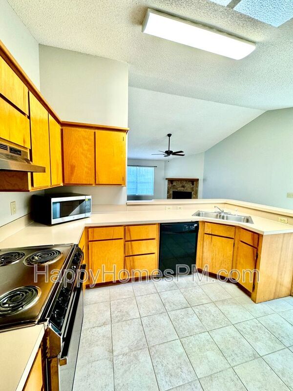 Building Photo - 8693 Blackshear Ct