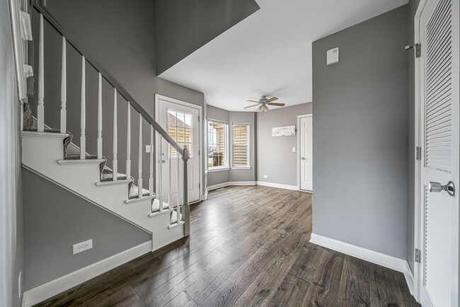 Building Photo - 805 Village Cir