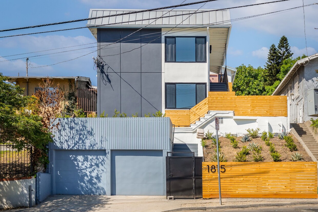 Foto principal - Experience Modern Echo Park Living with St...
