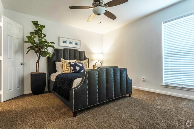 Bedroom - Kingwood Lakes