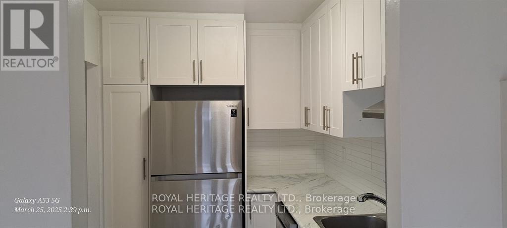 Photo principale - 945-945 Simcoe St N