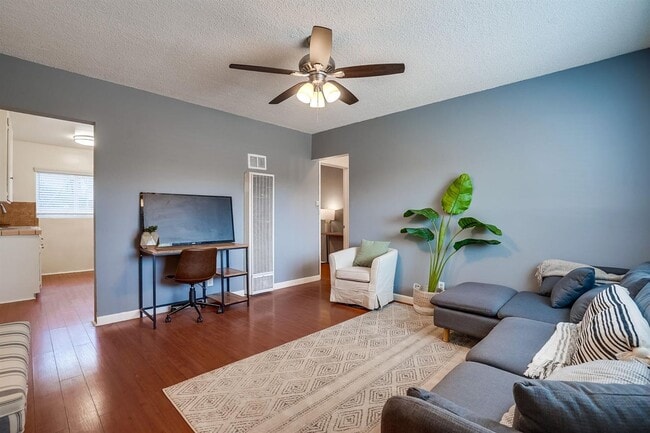 Building Photo - 625 W 92nd St