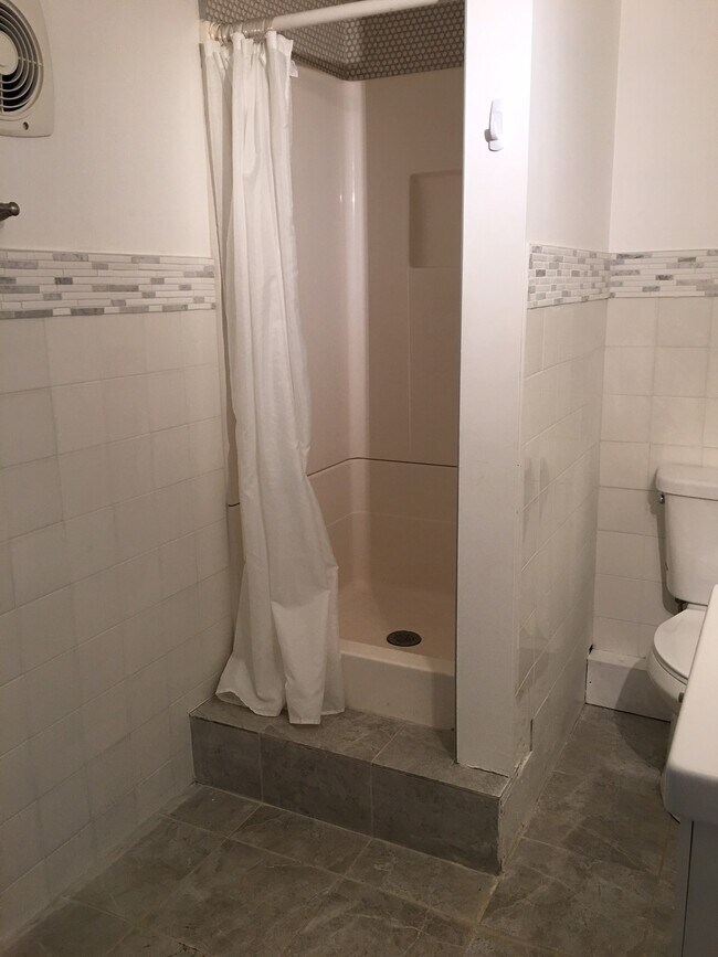 Foto del edificio - Johnson Village Apartments, LLC