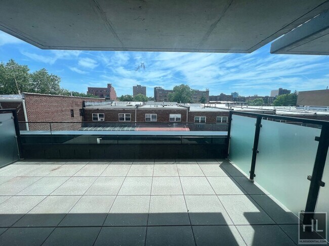 Foto del edificio - NORTHERN BOULEVARD
