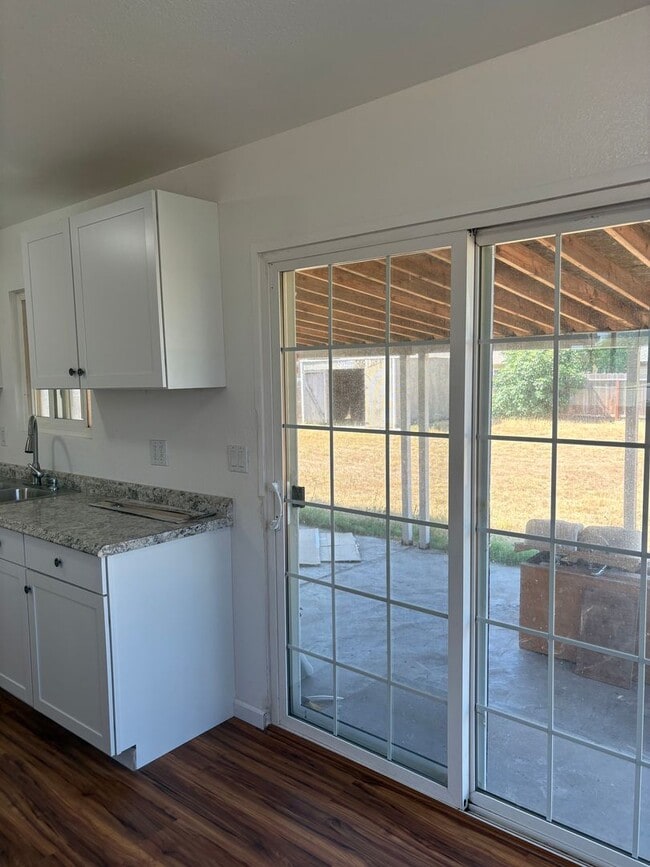 Building Photo - Chowchilla 3/2. A remodeld cutie!