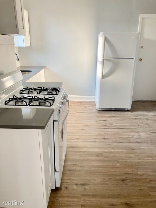 Foto principal - 2 br, 1 bath Townhome - 377 S Orange Ave