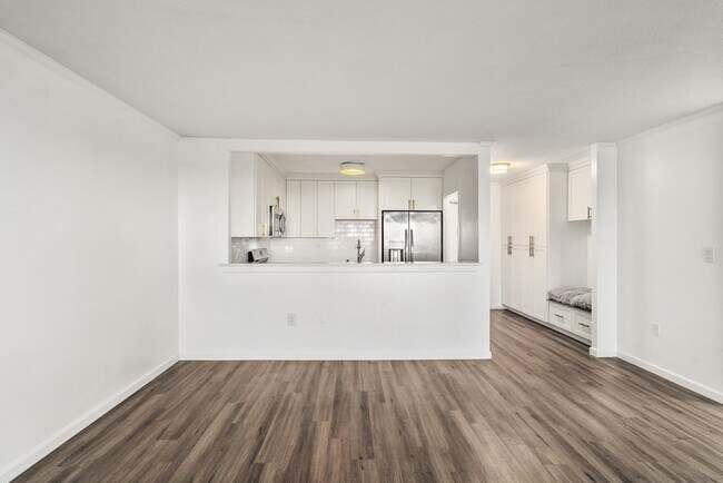Building Photo - 8 Hawthorne Pl
