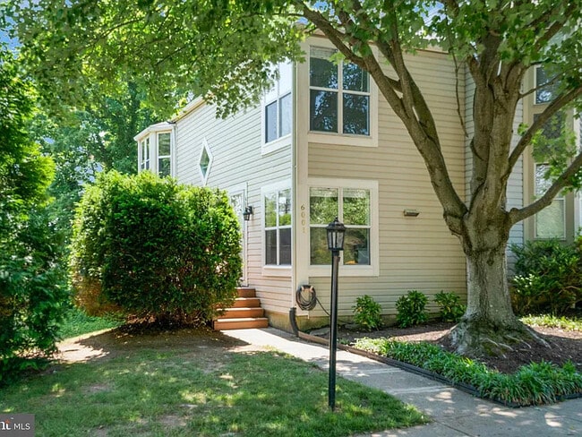 Building Photo - 6001 Liverpool Ln