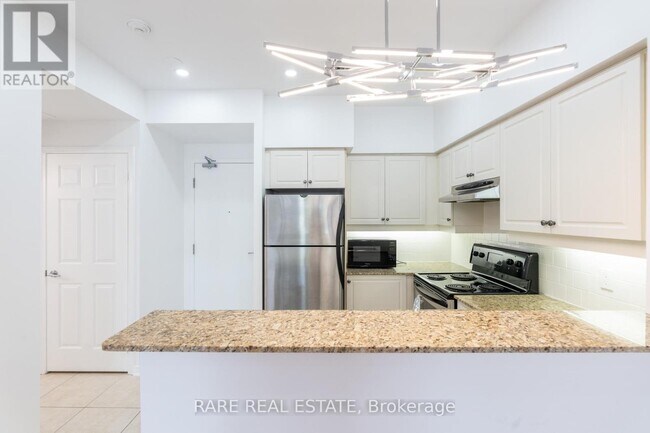 Building Photo - 451 Rosewell Ave