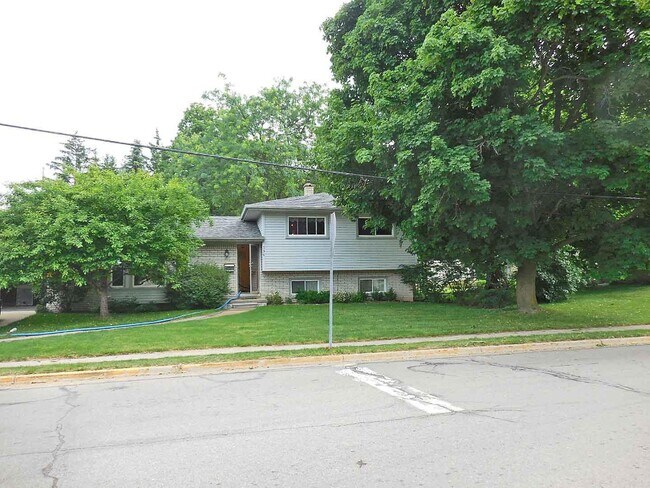 Building Photo - 396 W Bennett St