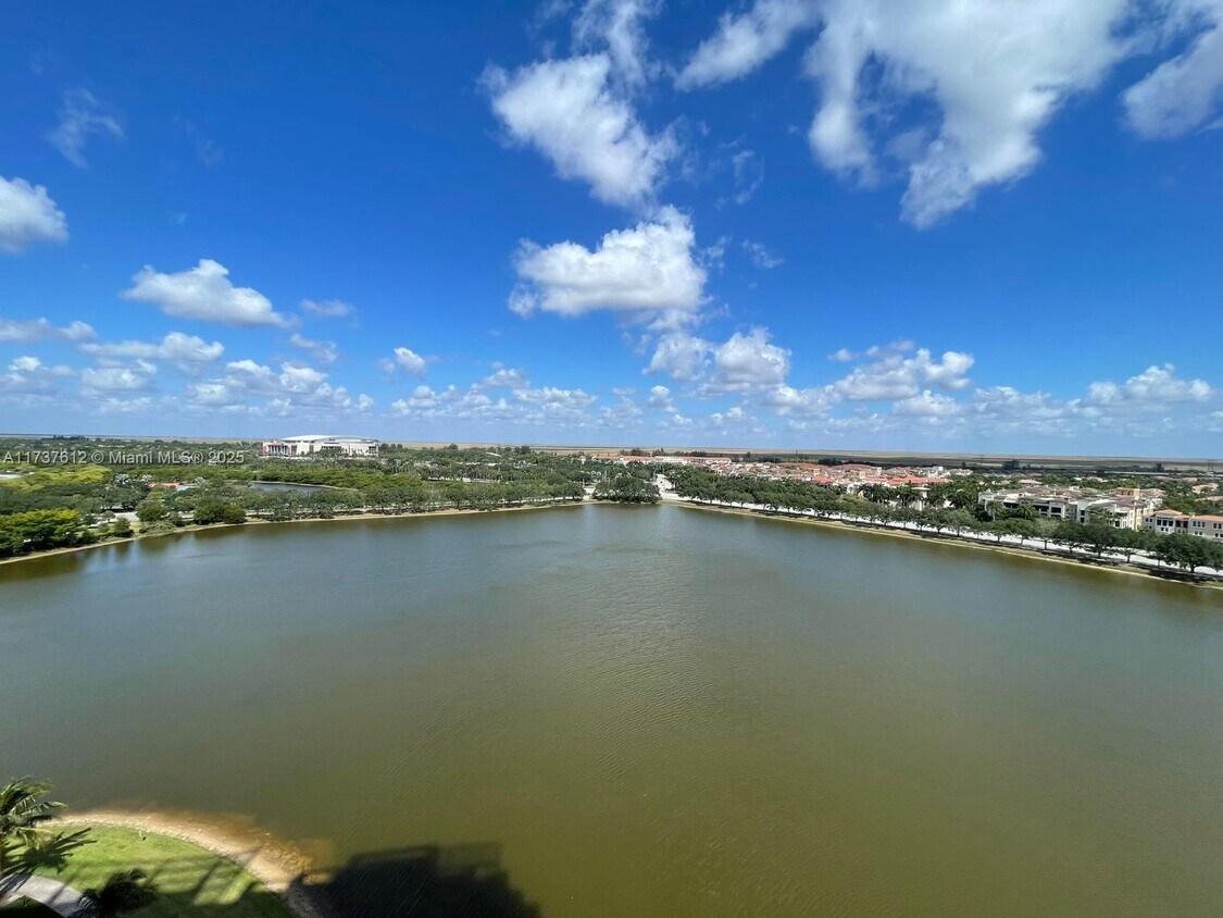 Foto principal - 2641 N Flamingo Rd