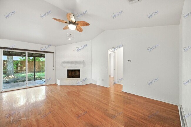 Building Photo - 1333 Mercedes St