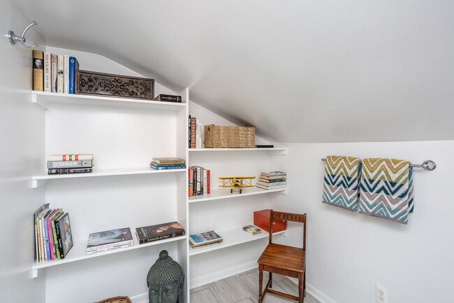 Foto del edificio - Modern 2-bedroom Barre Circle Home ~ 2 Car...