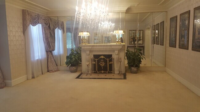 Foto del edificio - 6746 S Jeffery Blvd