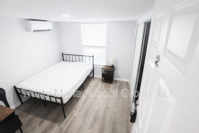 Building Photo - 1935 Speck Dr