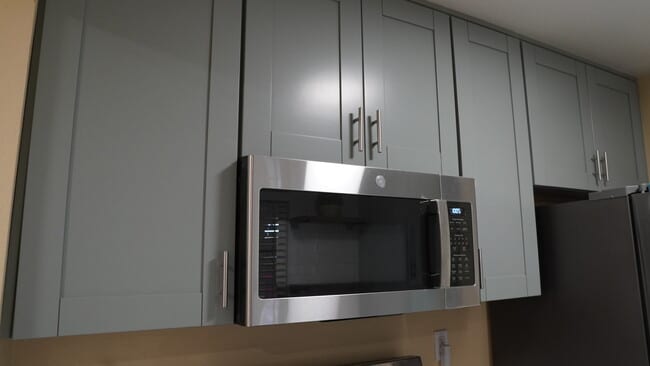 New Microwave - 10343 Azuaga Street