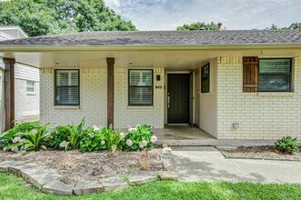 Building Photo - 10415 Mapleridge Dr