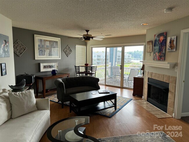 Foto del edificio - 1032 Southwest Dr