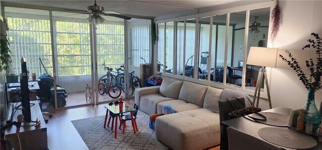 Foto del edificio - 9430 Live Oak Pl