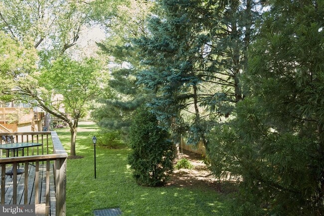 Foto del edificio - 6723 Kenwood Forest Ln
