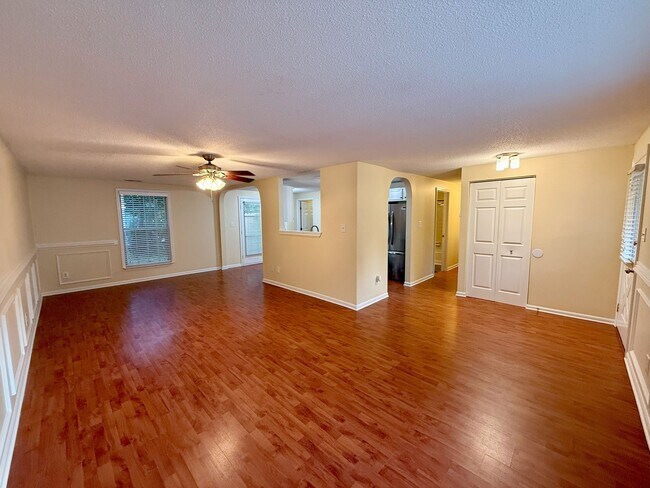 Foto del edificio - 2909 Golden Oak Ct