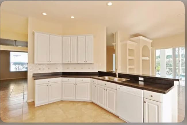 Building Photo - 4311 W Beach Park Dr