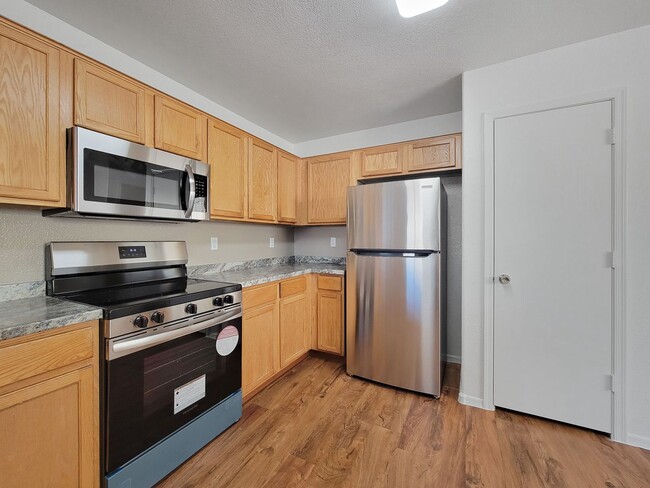 Building Photo - New interior! Be the first to live on the ...