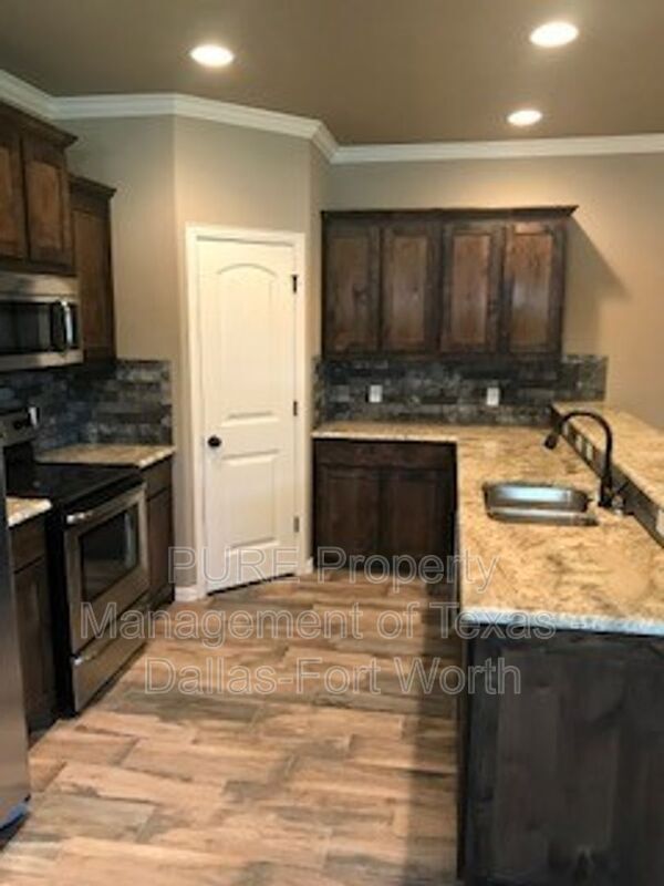 Building Photo - 3005 Enchanted Rd