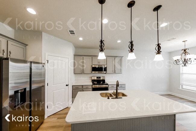 Building Photo - 14710 Sonoma Blvd