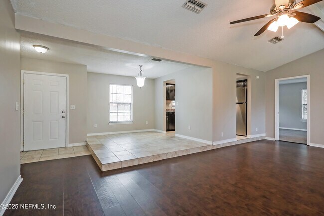 Building Photo - 1677 Farm Way