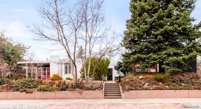 Foto del edificio - 701 S Milwaukee St