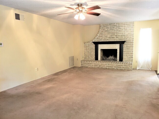 Foto del edificio - Beautiful 4 Bedroom El Cajon Home *$500.00...