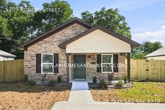 Building Photo - 4209 Rogers St