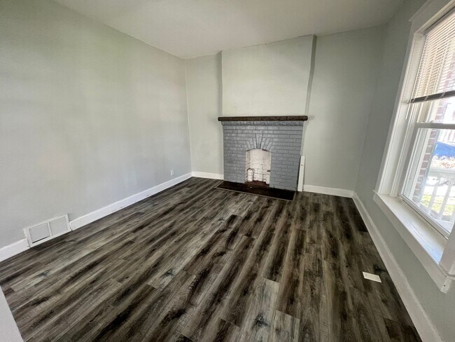 Building Photo - Coming Soon! Cute Kansas City Home 4 Bedro...