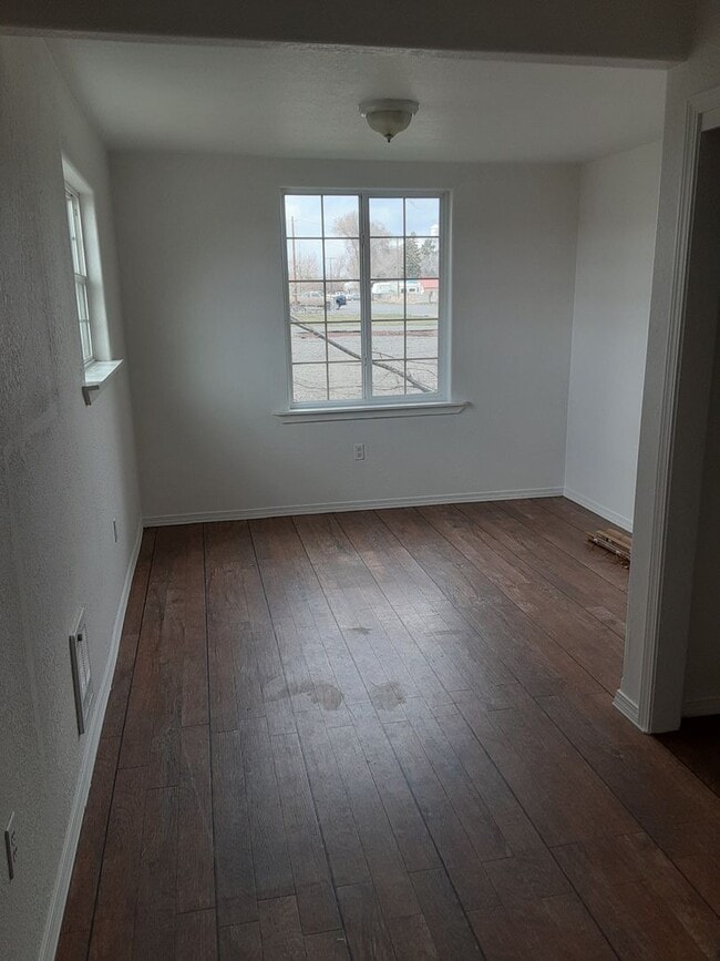 Building Photo - Vieira-PM-019-0099-15750