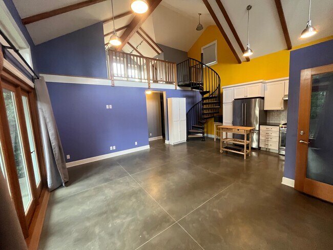 Great room - 2329 SE 51st Ave