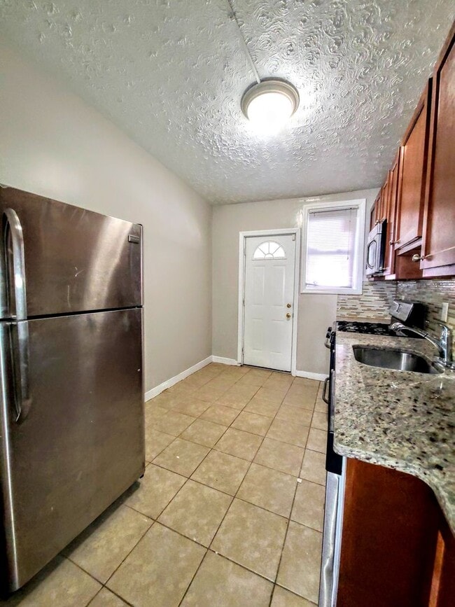Foto del edificio - Move In Ready! Renovated Two BedroomTownhome