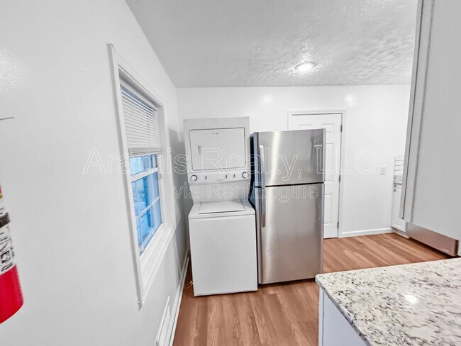 Foto del edificio - 3177 Cloverhurst Dr