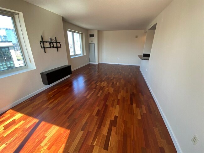 Building Photo - 8 Museum Way