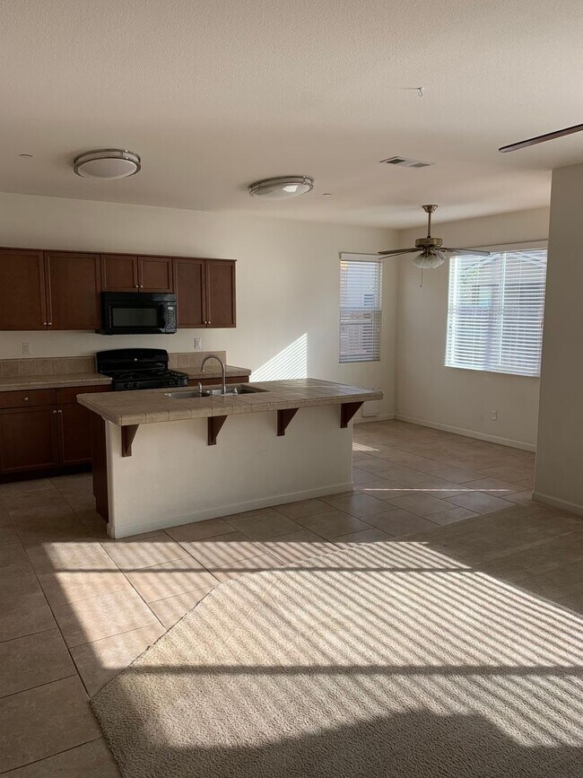 Foto del edificio - 4 Bedroom 2 Bath Home