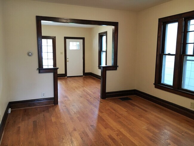 Building Photo - 431 Tompkins