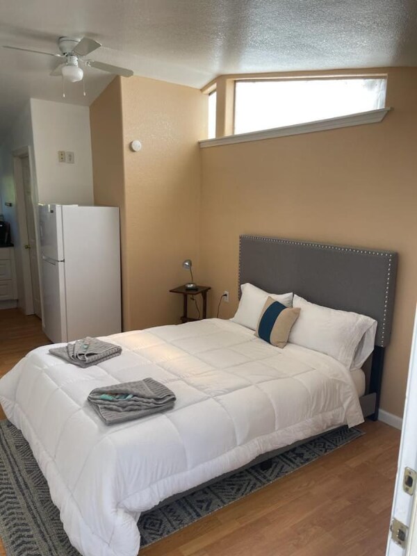 Foto del edificio - 3345 Lakeshore Blvd